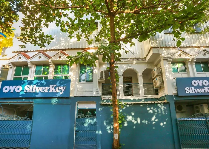 Oyo Grand Residency Near Kasi Talkies