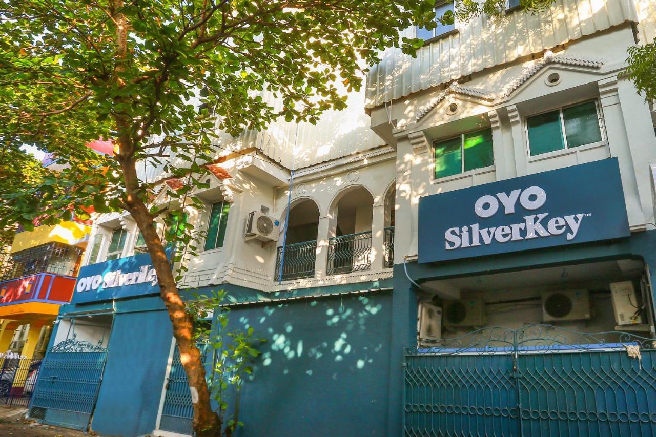 Oyo Grand Residency Near Kasi Talkies Hotel