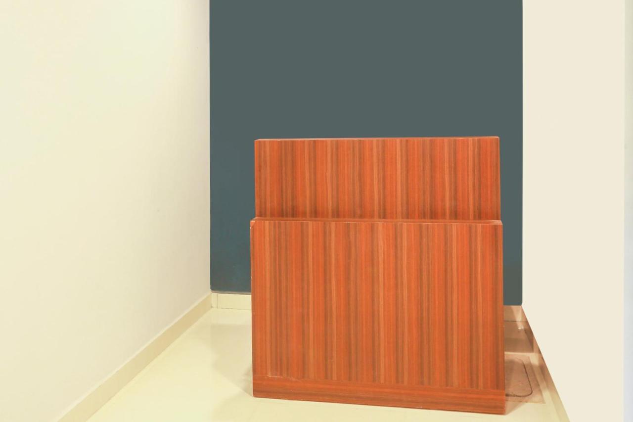 Oyo Grand Residency Near Kasi Talkies Hotel 3*