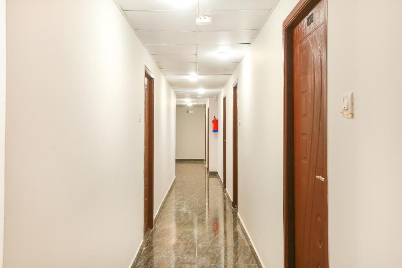 Hotel Oyo Grand Residency Near Kasi Talkies 3*